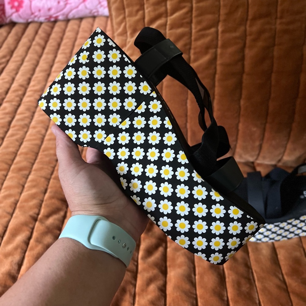 ROCKETDOG WEDGES - worn once! Like new! Women’s sz 9. Daisy !